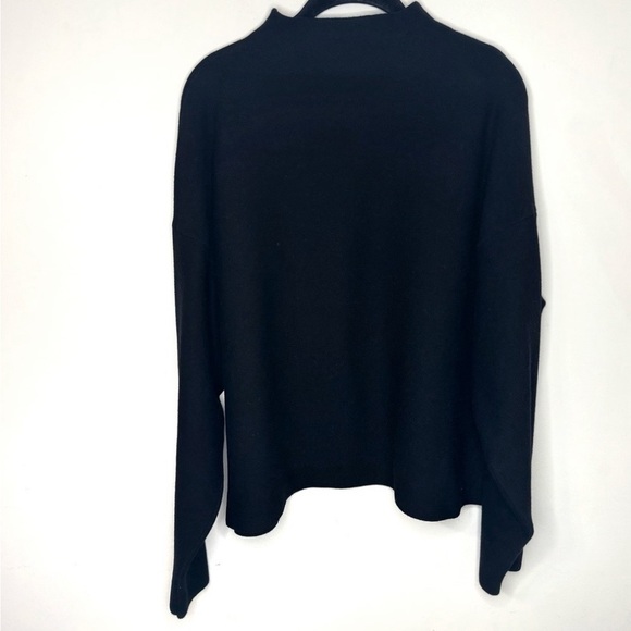 Zyia Onyx Asana Black Sweater - Picture 5 of 6